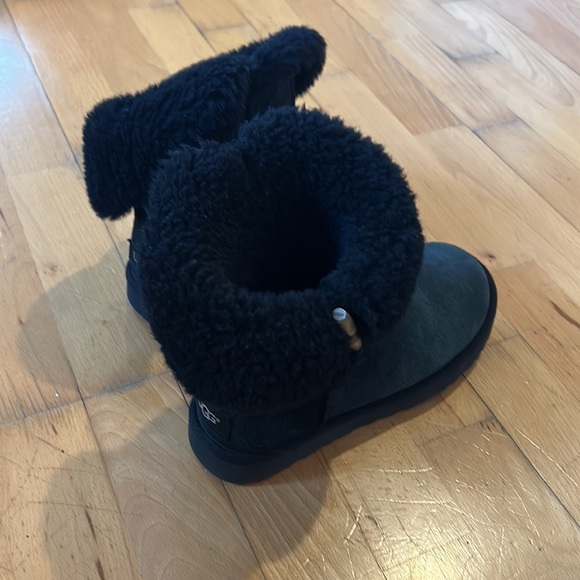 UGG black short foldable top with wooden toggles Womens 8 - Picture 3 of 13